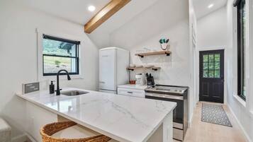 Fridge, microwave, oven, coffee/tea maker