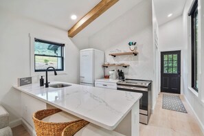 Frigorifero, microonde, forno, macchina per tè/caffè