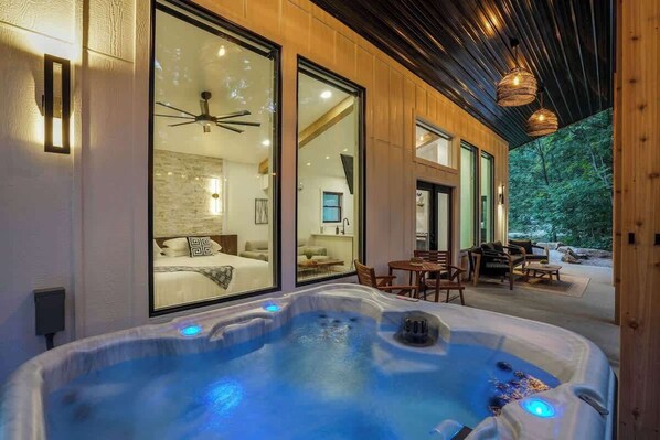 Indoor spa tub - Luxury Hocking Couples Cabin | Secluded! Hot Tub! (Logan)