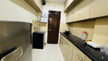 Deluxe Apartment | Private kitchen | Full-sized fridge