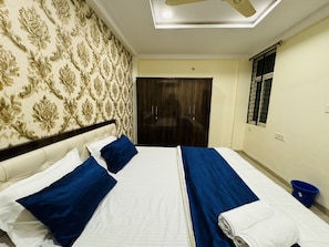 2 bedrooms, premium bedding, desk, soundproofing