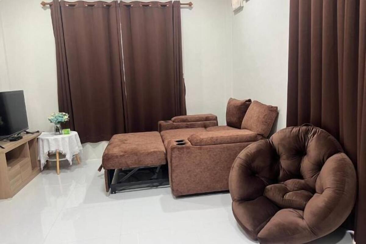 Living area | Flat-screen TV