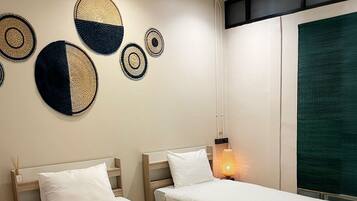 Deluxe Room, 2 Twin Beds, Private Bathroom | 1 bedroom, premium bedding, individually decorated, free WiFi