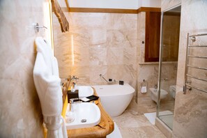 Superior Room, 1 King Bed (Forest View) | Bathroom - Wyndham Residences Aqkol (Akkol)