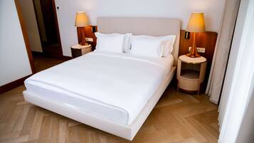 Room, 1 King Bed, Mobility Accessible (Forest View)