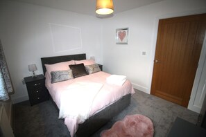 House | 2 bedrooms, iron/ironing board, free WiFi, bed sheets - 2 Bed Bungalow - Large Enclosed Garden - New Build (Rotherham)