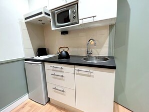 Fridge, microwave, stovetop, coffee/tea maker - Loft Vincennes (Vincennes)