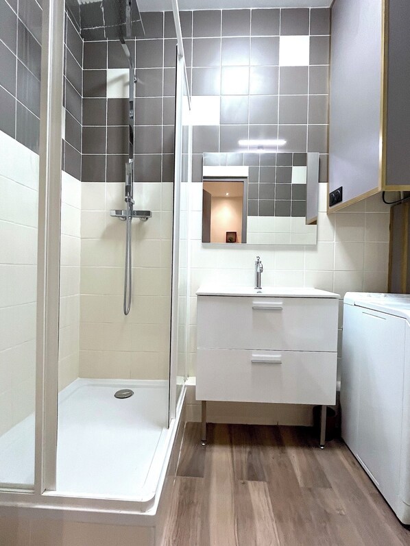 Shower, hair dryer, towels, toilet paper