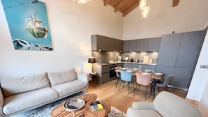 TV - Luxurious 3BR Apartment in Les Gets Center – Terrace, Parking, WiFi (Les Gets)
