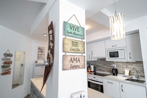 Kühlschrank, Mikrowelle, Ofen, Geschirrspüler