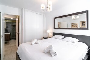 1 habitación, tabla de planchar con plancha, wifi gratis y ropa de cama 