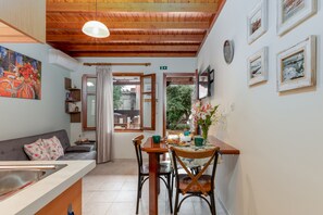 Dining - Studio De Bosset - Within walking distace from Argostoli and Historic Bridge (Argostolion)