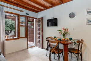 Dining - Studio De Bosset - Within walking distace from Argostoli and Historic Bridge (Argostolion)