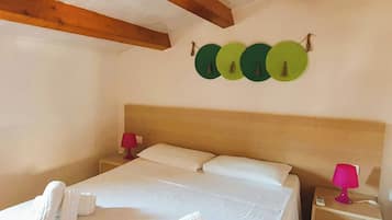 2 chambres, fer et planche à repasser, draps fournis