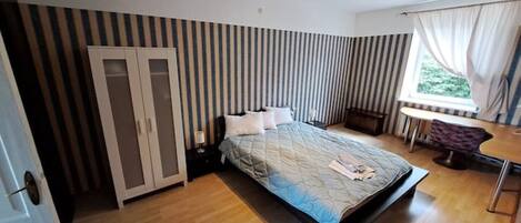 1 chambre, fer et planche à repasser, Wi-Fi, draps fournis