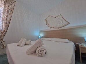 2 chambres, fer et planche à repasser