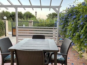 Outdoor dining - Apartment D2 sea view first floor (Marzamemi)