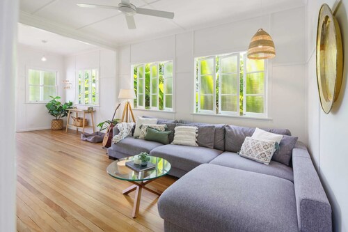 Moffat Beach Entertainer with Kids Retreat