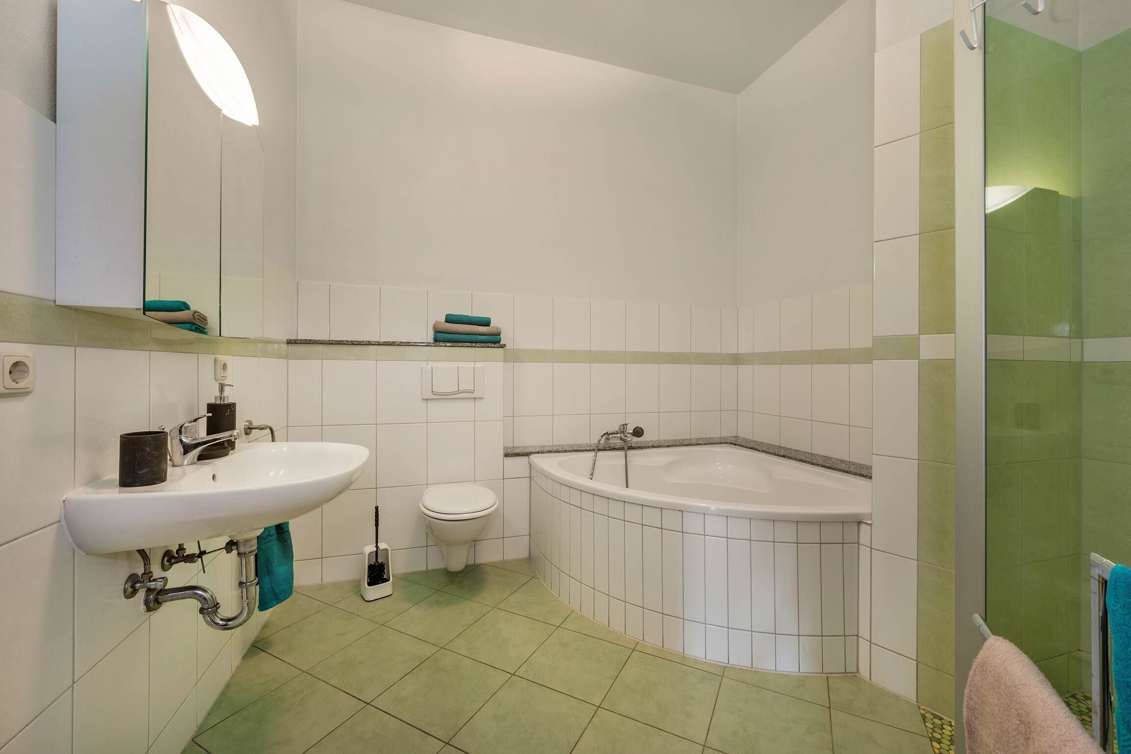 A bathroom with a sink, toilet, and bathtub.