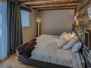 5 bedrooms, WiFi, bed sheets