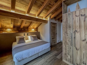 5 bedrooms, WiFi, bed sheets