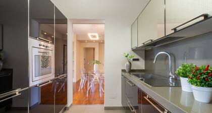 Terrazza61 ist ein elegantes Apartment im Stadtteil Monte Urpinu, in der Nähe des gleichnamigen Hügels, in einer der exklusivsten und panoramischsten Gegenden von Cagliari, nur wenige Minuten von der Poetto-Küste (dem Hauptstrand der Stadt) entfernt u