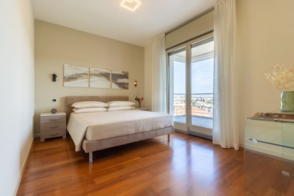 2 bedrooms, iron/ironing board, travel crib, free WiFi
