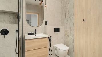 Apartment, 2 Bedrooms, Balcony | Bathroom | Shower, towels