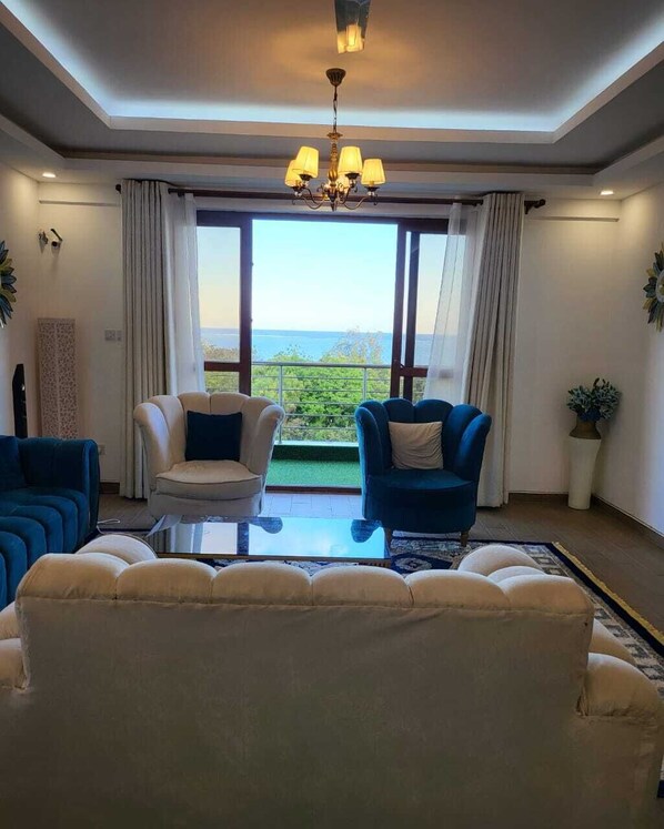 TV - LUXURIOUS 2 BEDROOM IN NYALI (Mombasa)