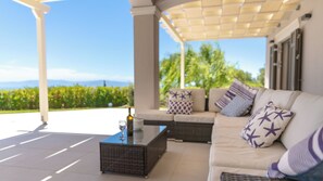 Terrace/patio - Villa Robola, a hidden gem nestled in the serene village of Mavrata. (Mavrata)