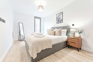1 bedroom, iron/ironing board, WiFi, bed sheets - Modern & Bright Central Birmingham 1 Bed Apartment (Birmingham)