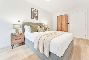 1 bedroom, iron/ironing board, WiFi, bed sheets - Modern & Bright Central Birmingham 1 Bed Apartment (Birmingham)