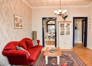 Fernseher, Bücher, Stereoanlage