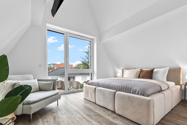 2 bedrooms, travel crib, free WiFi