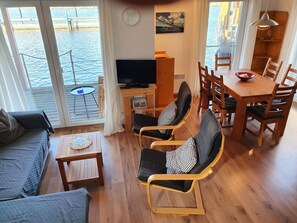 Fernseher, DVD-Player, Stereoanlage