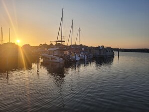 Marina - Floating Houses - Komfortable Schwimmende Ferienhäuser im Barther Yachthafen (Barth)
