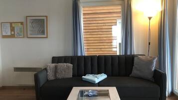 Fernseher, DVD-Player, Stereoanlage