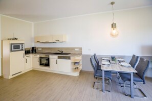 Apartment | Eigene Küche | Kühlschrank, Mikrowelle, Ofen, Herdplatte