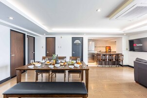 Deluxe Apartment | Free WiFi