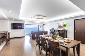 Interior - SEA 351 (Shirahama)