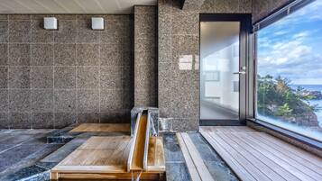 Deluxe Apartment | Bathroom | Slippers