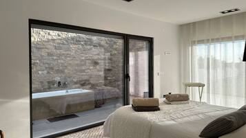 3 chambres, fer et planche à repasser