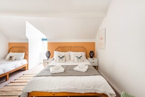 3 chambres, fer et planche à repasser, Wi-Fi, draps fournis