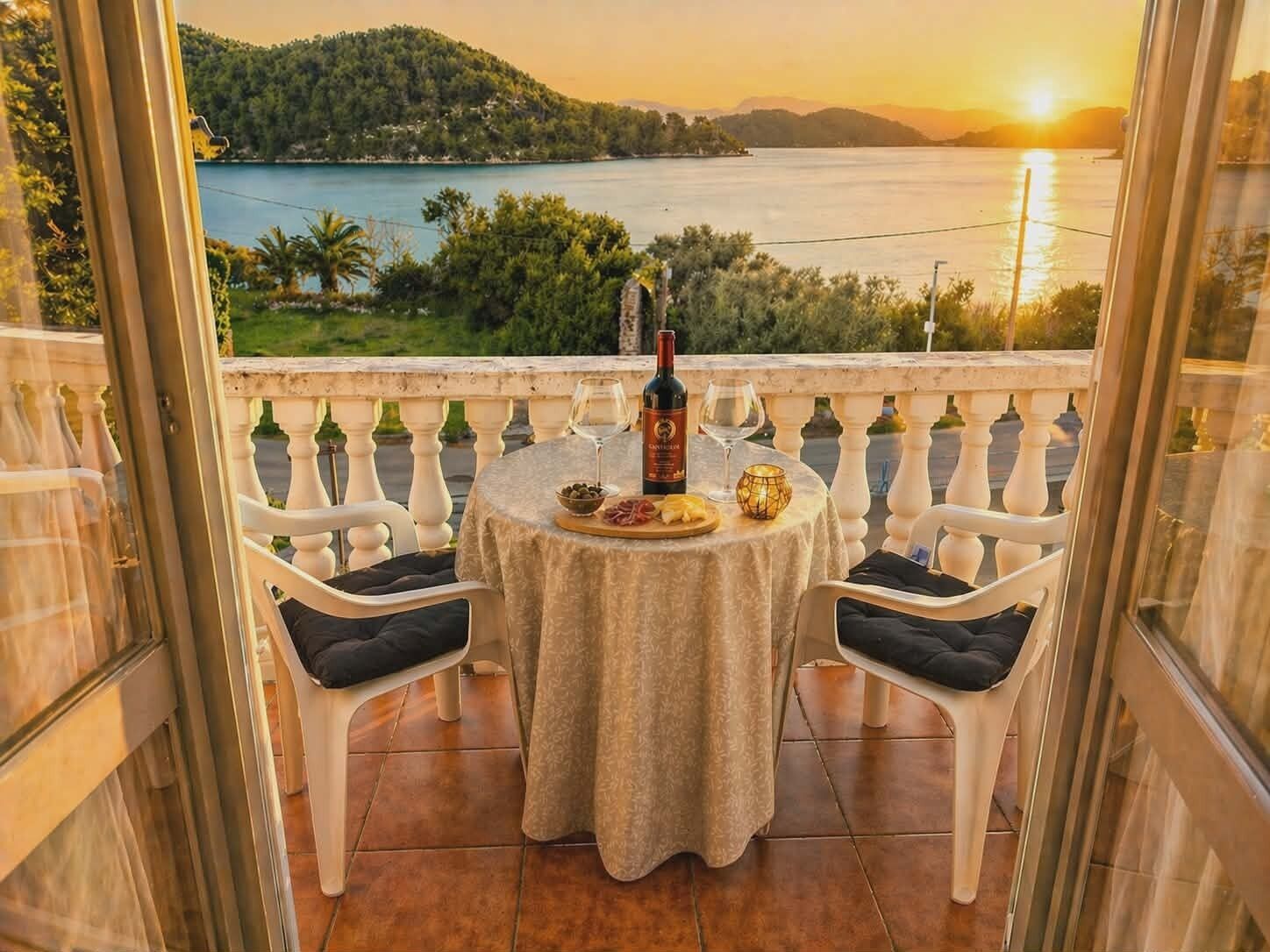 Classic Apartment, Balcony, Sea View | Balkoni