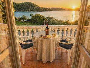 Appartement classique, balcon, vue sur la mer | Balcon