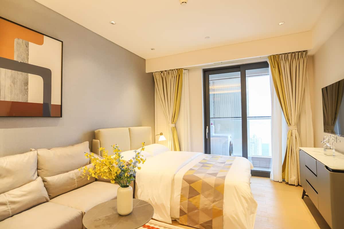 Luxury Cabin | Iron/ironing board, free WiFi