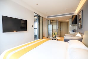Iron/ironing board, free WiFi - Yuexi Executive Apartment (Shenzhen)