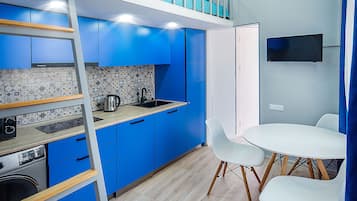 Apartment | Private kitchen | Electric kettle, cookware/dishes/utensils