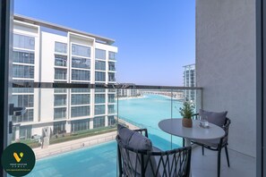 Pool - Vogue Lagoon District One Residence (Dubai)