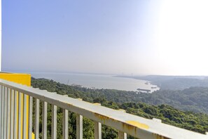 Property grounds - 5km GOI Arport| Two 50" TV| Resort Style amenities (Dabolim)